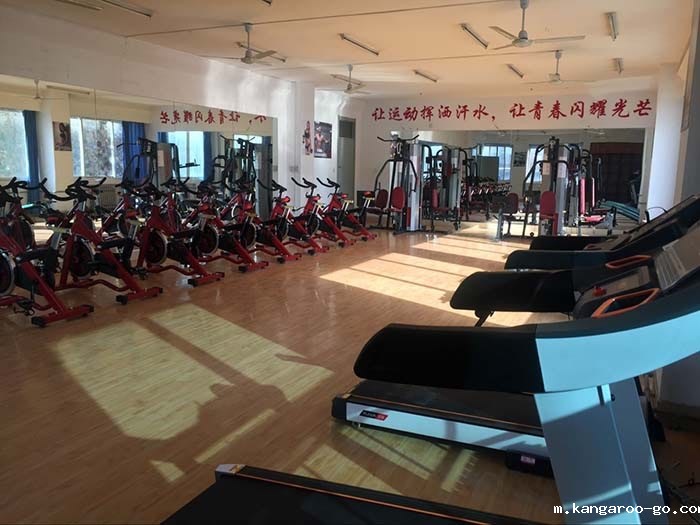 济南应用技术学校健身房